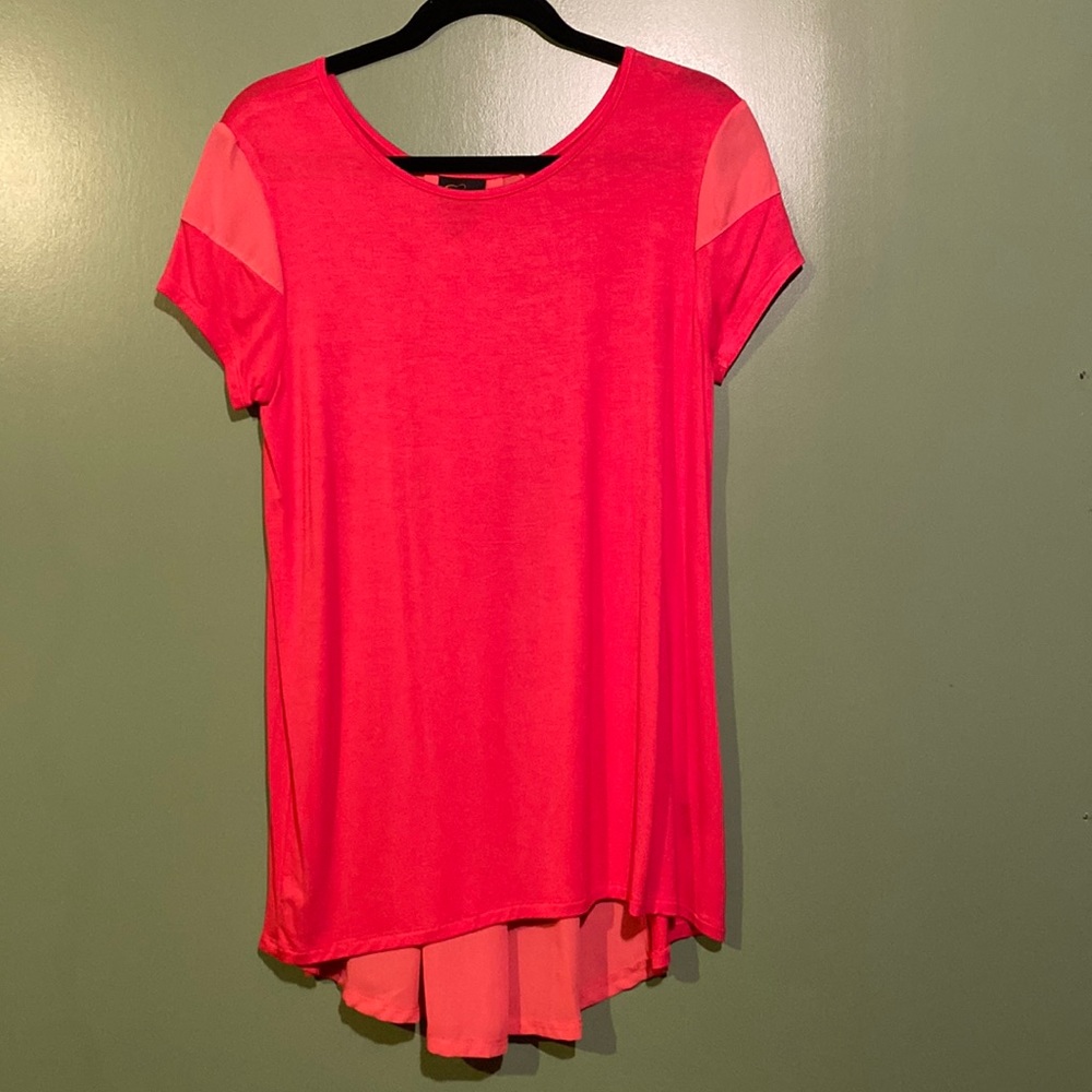 Serena Williams fun and bright top
